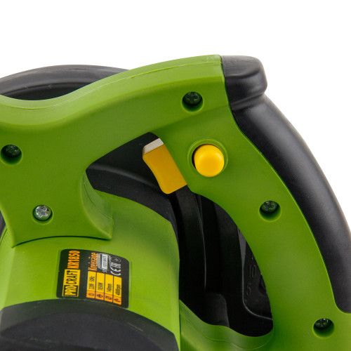 Циркулярна пила PRO-CRAFT KR185/2300 в роботі